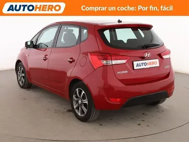 Usado Hyundai ix20 90 CV (66 kW) 2018 Rojo Utilitario