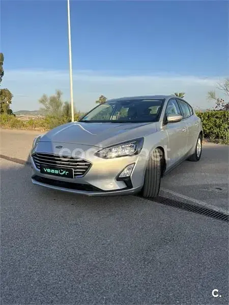 Usado Ford Focus Trend 95 CV (69 kW) 2022 Gris / plata Berlina