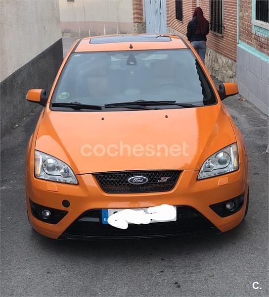 Usado Ford Focus ST 225 CV (165 kW) 2007 Naranja Berlina