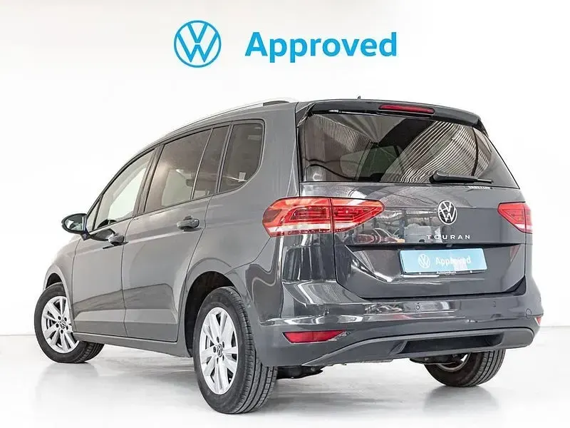 Usado VW Touran Advance 122 CV (89 kW) 2024 Gris / plata Monovolumen