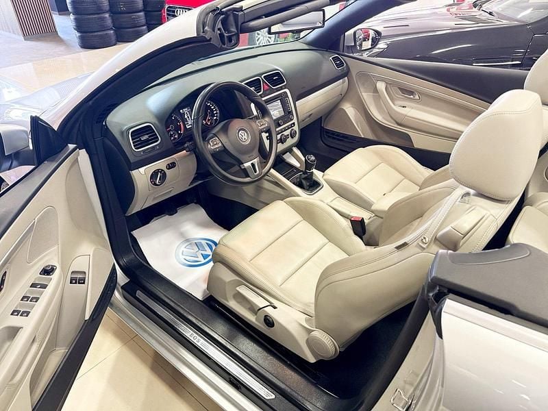 Usado VW Eos 140 CV (102 kW) 2015 Gris Descapotable