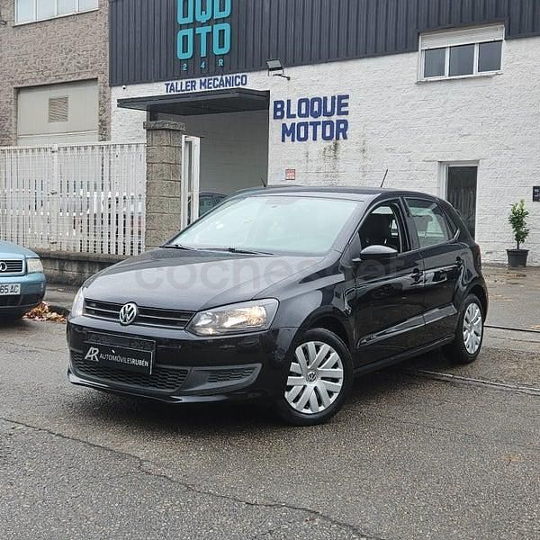 Usado VW Polo Advance 70 CV (51 kW) 2012 Gris / plata Utilitario