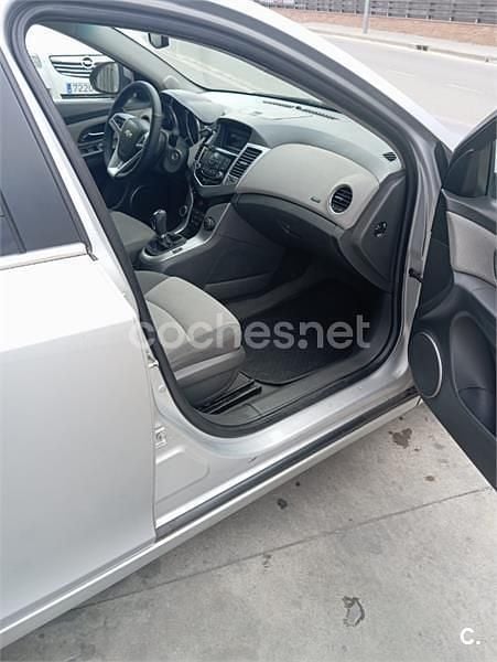 Usado Chevrolet Cruze LT 150 CV (110 kW) 2009 Gris / plata Berlina