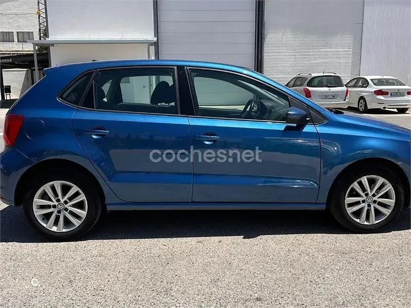 Usado VW Polo Advance 75 CV (55 kW) 2016 Azul Berlina