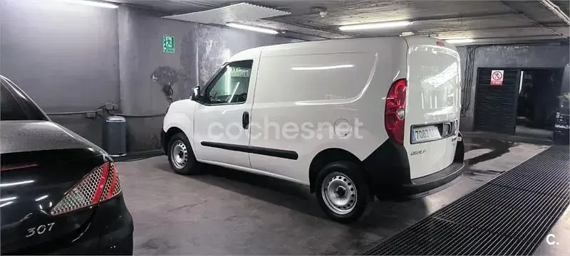 Usado Fiat Doblò 90 CV (66 kW) 2012 Blanco Monovolumen