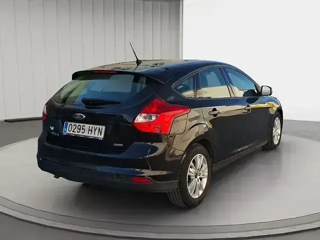 Usado Ford Focus Trend 101 CV (74 kW) 2014 Negro Berlina