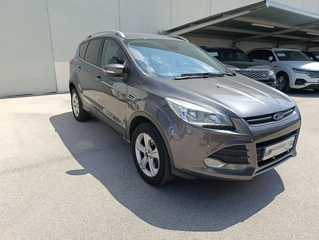 Usado Ford Kuga Trend 150 CV (110 kW) 2016 Plateado SUV
