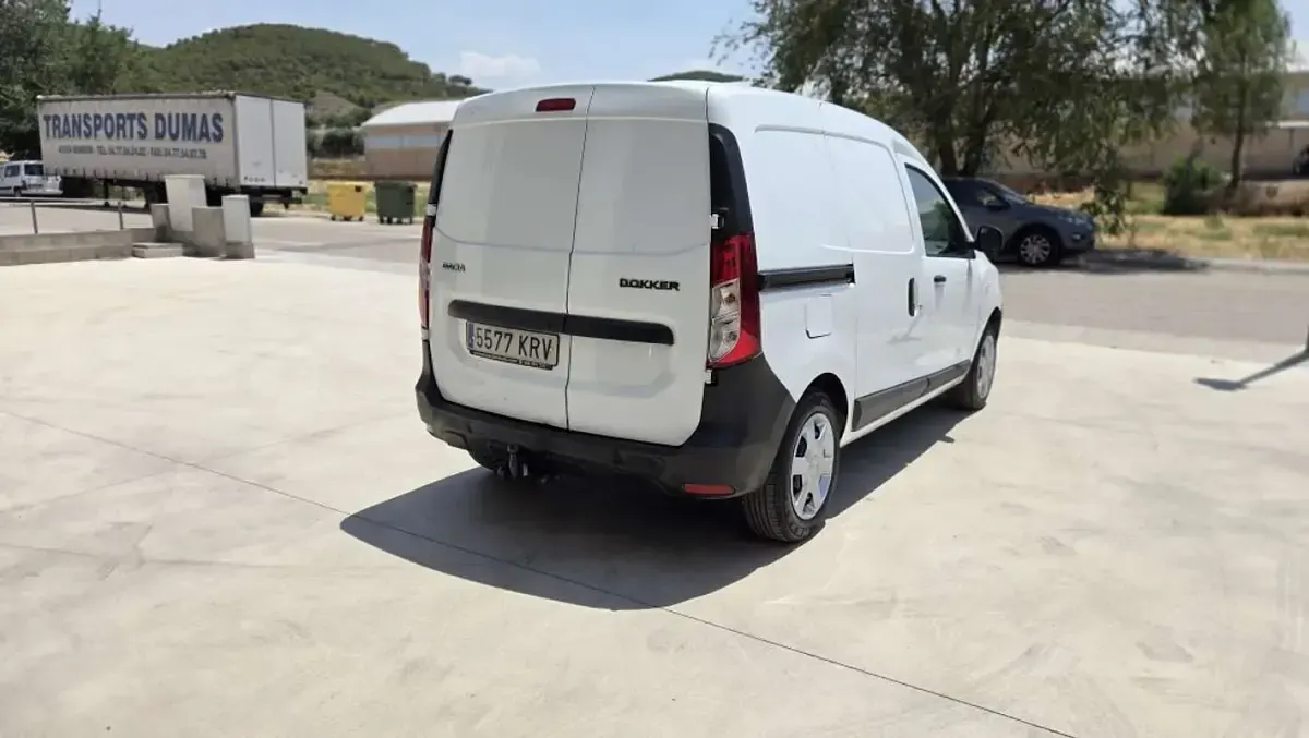 Usado Dacia Dokker Essentiel 102 CV (75 kW) 2018 Blanco Monovolumen