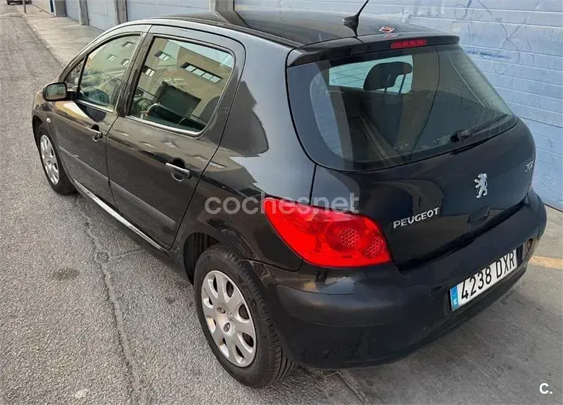 Usado Peugeot 307 110 CV (80 kW) 2006 Negro Berlina