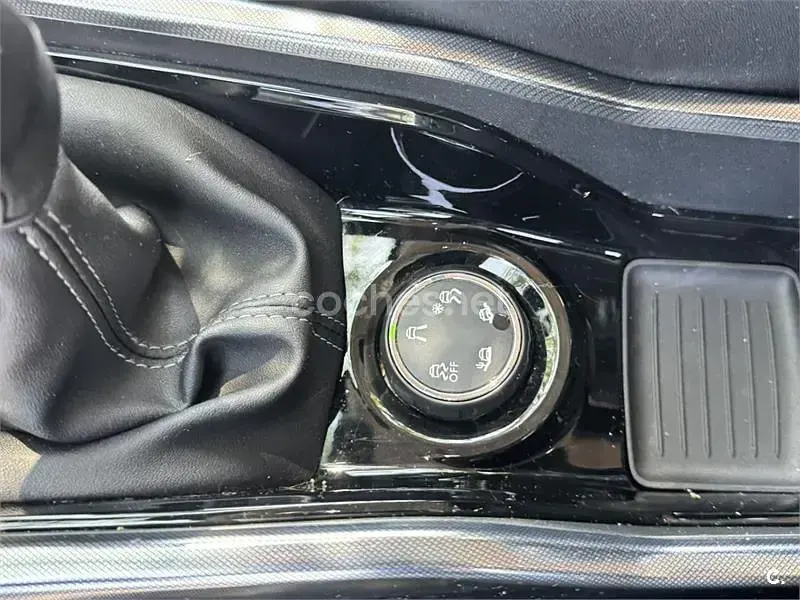 Usado Peugeot 2008 Allure 92 CV (67 kW) 2014 Blanco SUV
