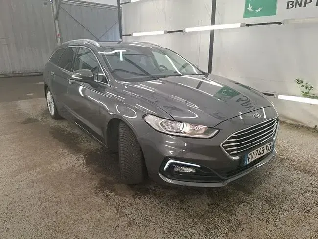 Usado Ford Mondeo Titanium 150 CV (110 kW) 2020 Grisnegro Familiar