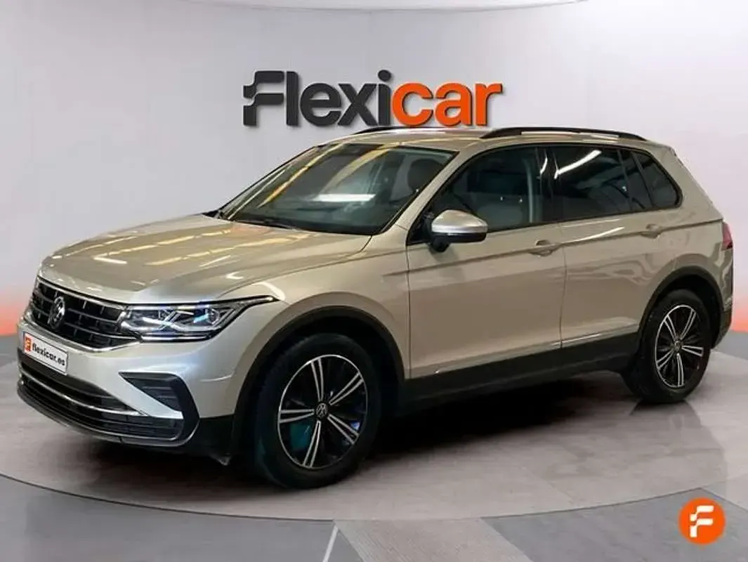 Usado VW Tiguan Life 150 CV (110 kW) 2024 Gris SUV