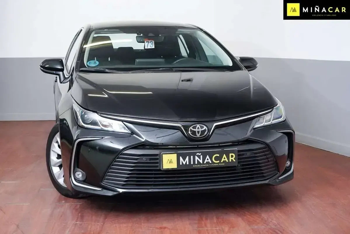 Usado Toyota Corolla Active 121 CV (88 kW) 2022 Negro Berlina