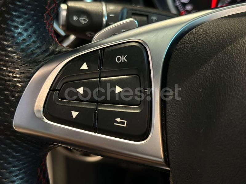 Usado Mercedes CLA200 Shooting Brake AMG line 136 CV (100 kW) 2017 Blanco Familiar