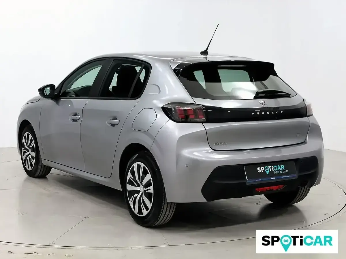 Usado Peugeot 208 Active 75 CV (55 kW) 2023 Gris Utilitario