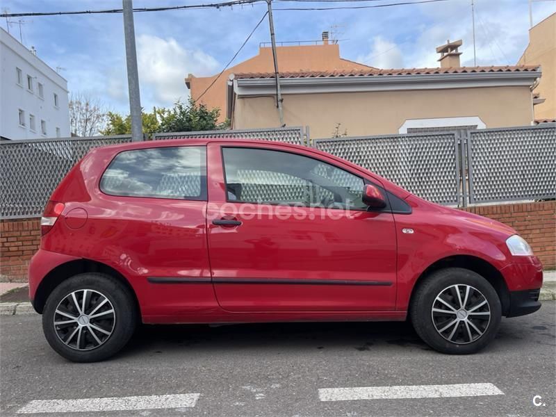 Rojo Usado 2005 VW Fox Utilitario | 1700 € - Imagen 1/3
