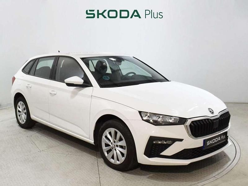 Usado Skoda Scala Essence 95 CV (69 kW) 2024 Blanco Utilitario