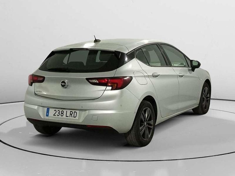 Usado Opel Astra Design & Tech 131 CV (96 kW) 2021 Gris Utilitario