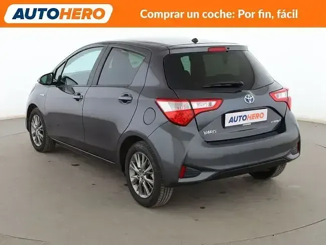 Usado Toyota Yaris Active 100 CV (73 kW) 2017 Gris Utilitario