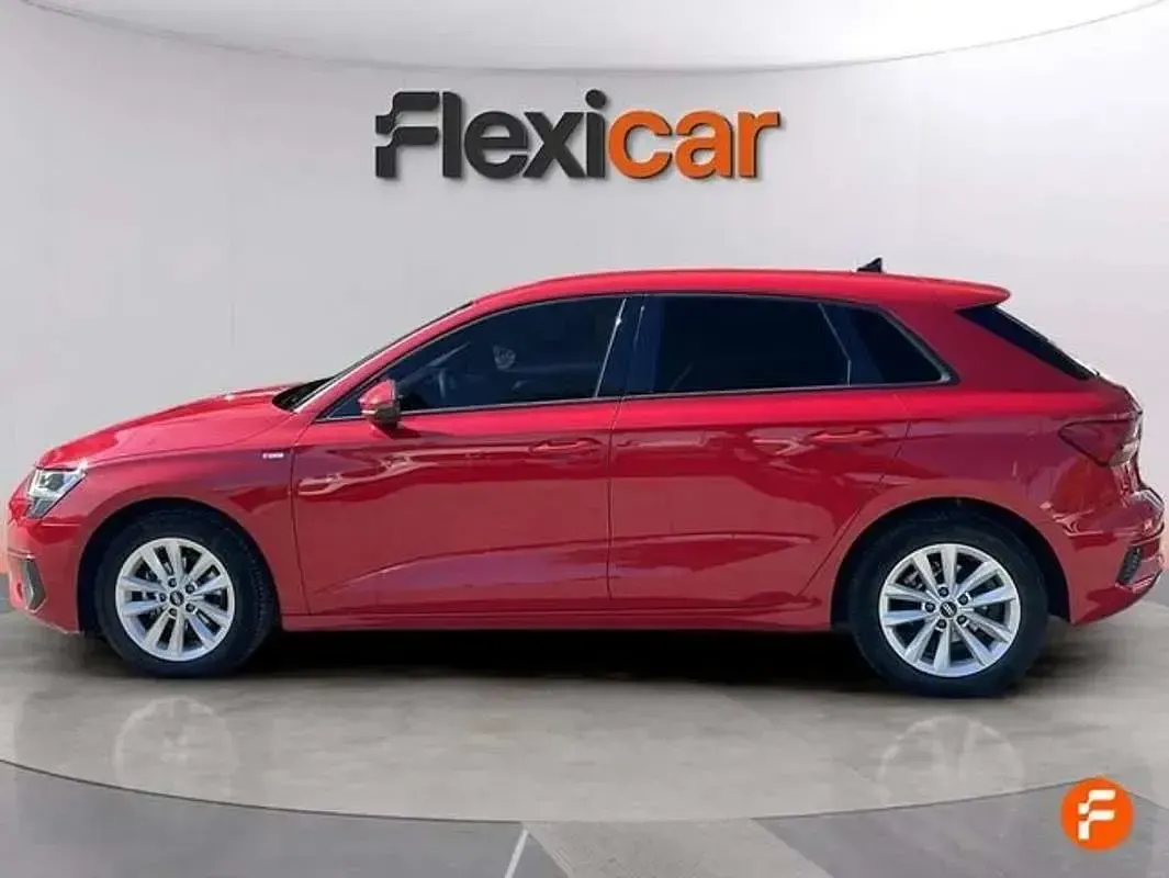 Usado Audi A3 110 CV (80 kW) 2023 Rojo Berlina