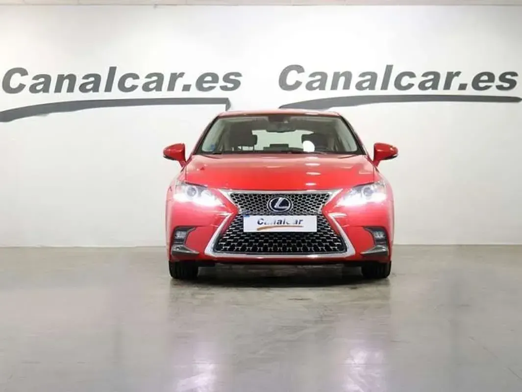 Usado Lexus CT200h Business Edition 82 CV (60 kW) 2018 Rojo Berlina