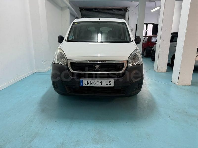 Usado Peugeot Partner Tepee Active 100 CV (73 kW) 2015 Blanco Monovolumen