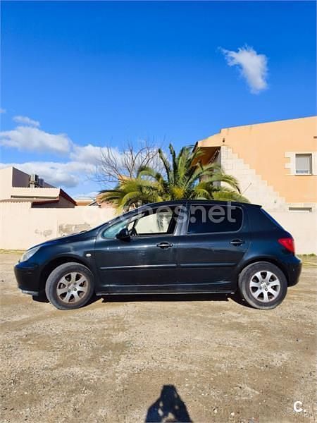 Usado Peugeot 307 90 CV (66 kW) 2004 Negro Berlina