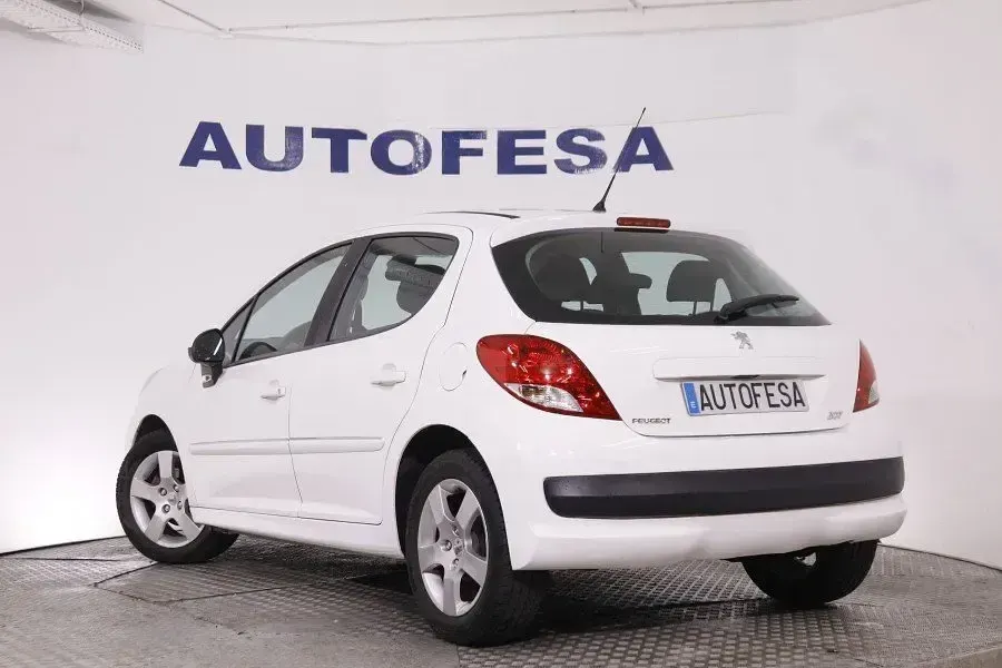 Usado Peugeot 207 Active 92 CV (67 kW) 2012 Plata