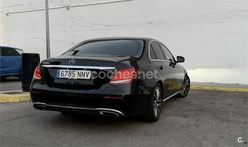 Usado Mercedes E350 299 CV (219 kW) 2016 Negro Berlina