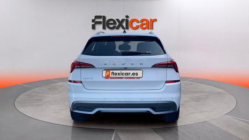 Usado Skoda Kamiq Selection 95 CV (69 kW) 2023 Blanco SUV
