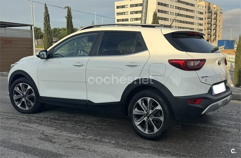Blanco Usado 2017 Kia Stonic SUV | 12.000 € (Precio justo) - Imagen 1/4