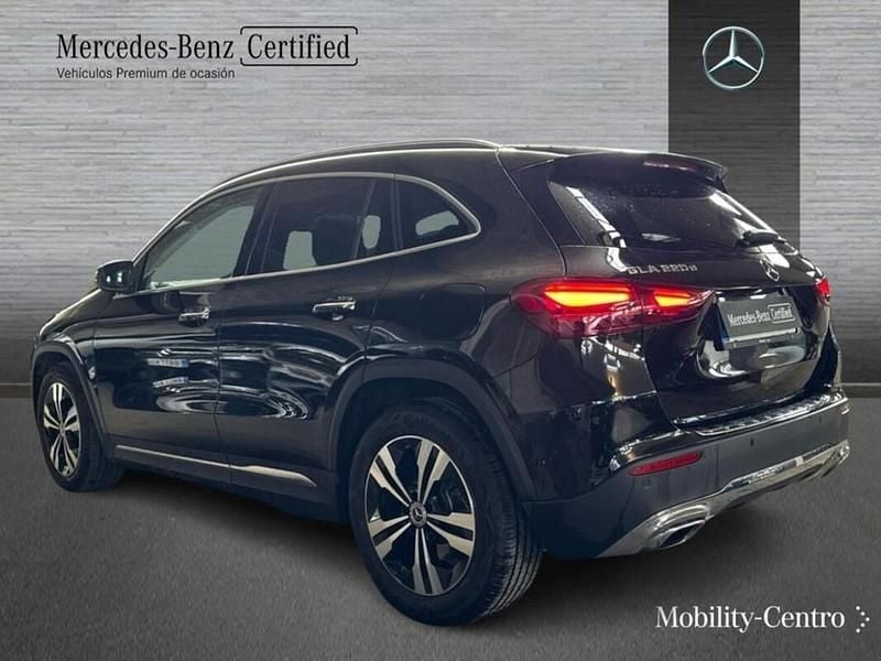 Usado Mercedes GLA220 190 CV (139 kW) 2025 Negro cosmos SUV