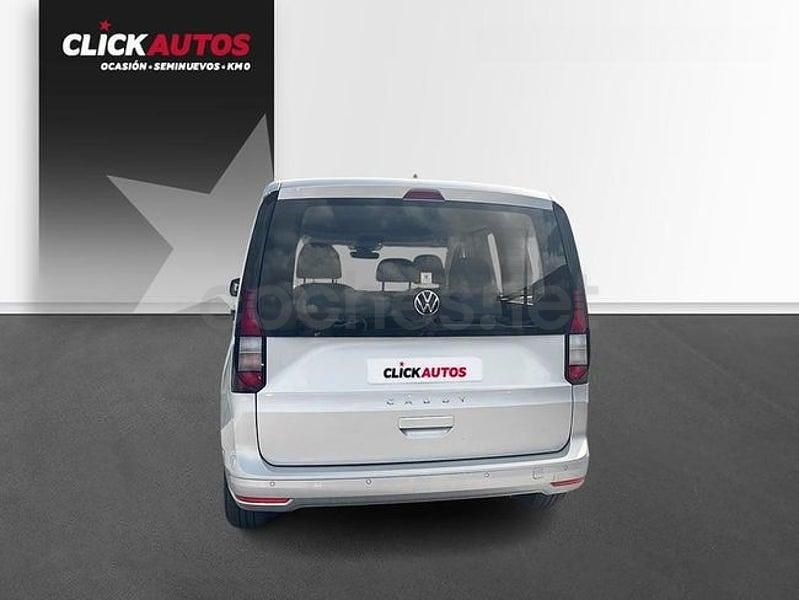 Usado VW Caddy 102 CV (75 kW) 2024 Gris / plata Monovolumen