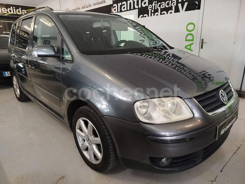 Gris / plata Usado 2004 VW Touran Highline Monovolumen | 4500 € (Precio justo) - Imagen 1/4