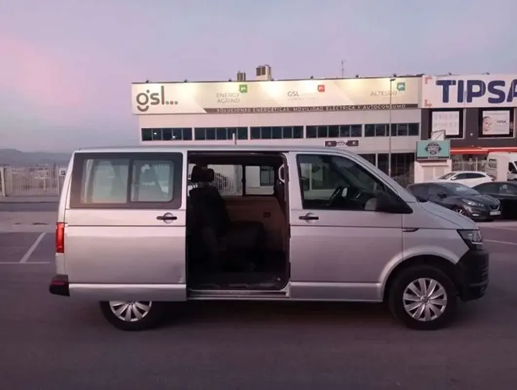 Usado VW Caravelle Comfortline 114 CV (83 kW) 2016 Plateado Van