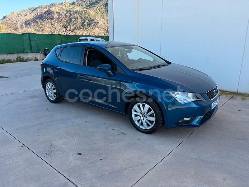 Usado Seat Leon Ecomotive 110 CV (80 kW) 2016 Azul Berlina