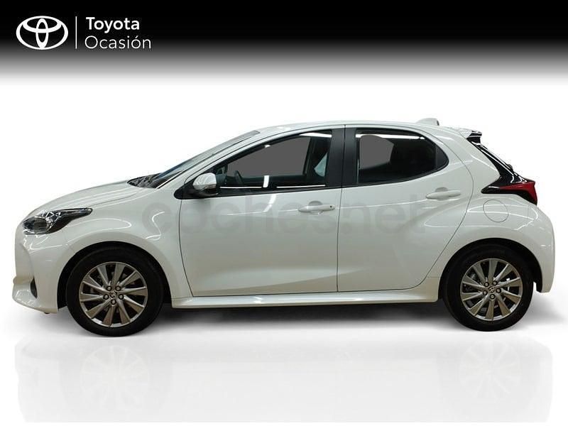 Usado Toyota Yaris Hybrid Active 116 CV (85 kW) 2022 Blanco Berlina