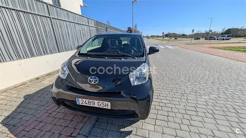 Usado Toyota iQ 68 CV (50 kW) 2009 Negro Utilitario