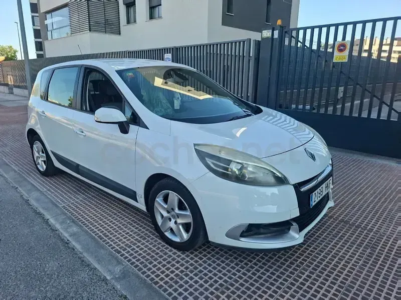 Usado Renault Scénic III Expression 95 CV (69 kW) 2013 Blanco Monovolumen