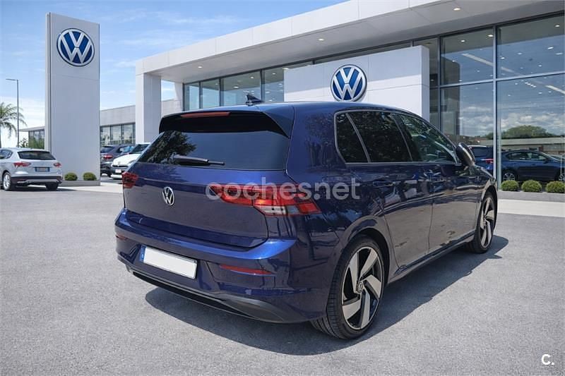 Usado VW Golf VIII Life 115 CV (84 kW) 2022 Azul Familiar