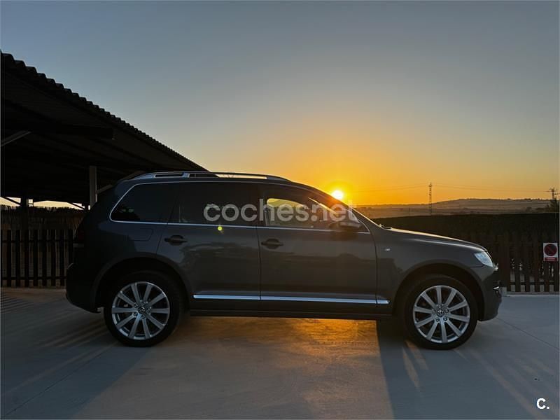 Usado VW Touareg 240 CV (176 kW) 2009 Gris / plata SUV