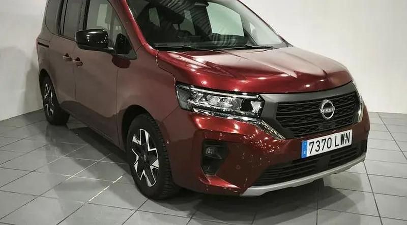 Usado Nissan Townstar N-Connecta 130 CV (95 kW) 2022 Rojo carmin metalizado Familiar