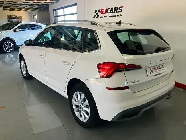 Usado Skoda Kamiq Ambition 110 CV (80 kW) 2021 Blanco SUV