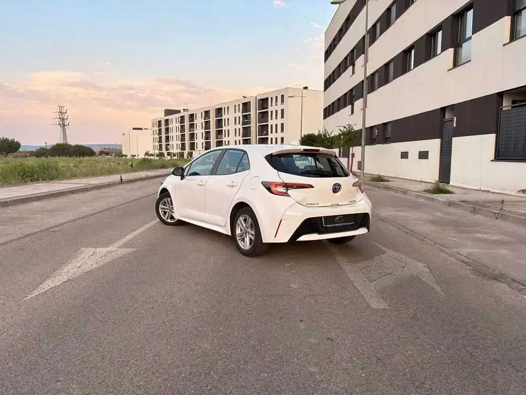 Usado Toyota Corolla Active 122 CV (89 kW) 2022 Blanco Utilitario