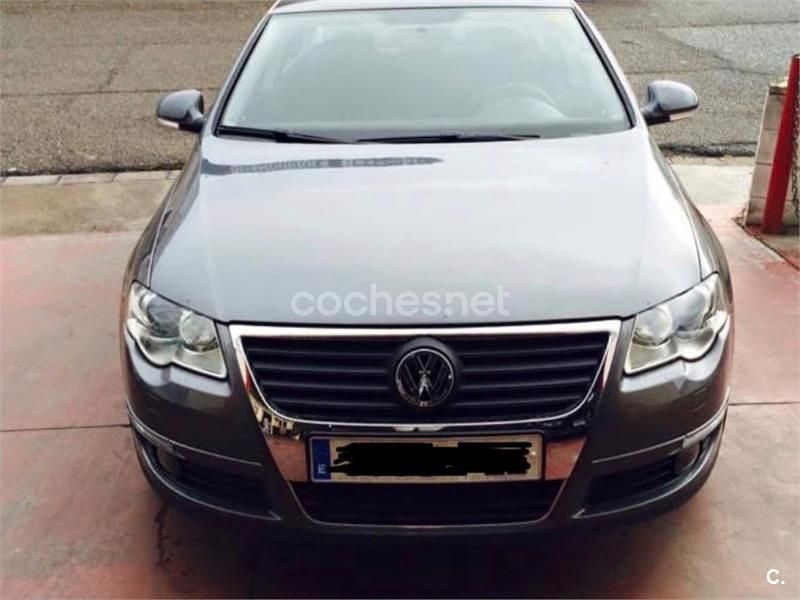 Usado VW Passat Advance 140 CV (102 kW) 2007 Gris / plata Berlina