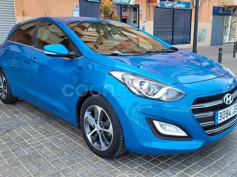 Usado Hyundai i30 GO! 110 CV (80 kW) 2016 Azul Berlina