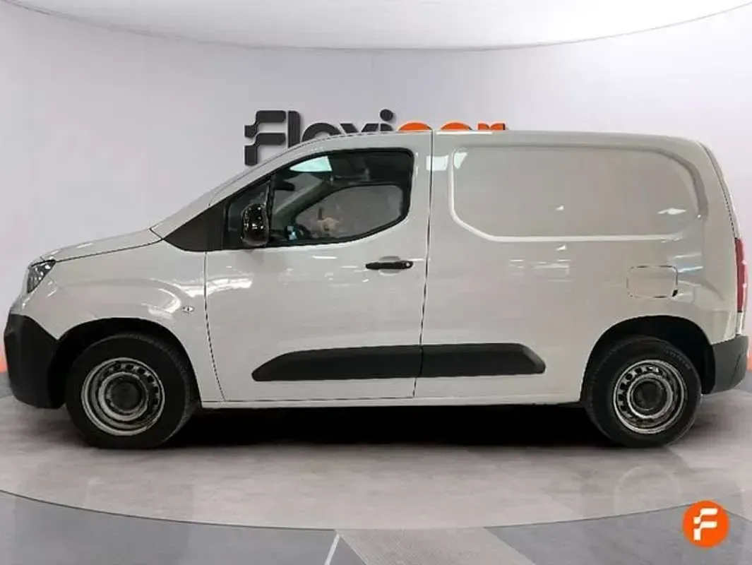 Usado Peugeot Partner 102 CV (75 kW) 2023 Blanco Monovolumen