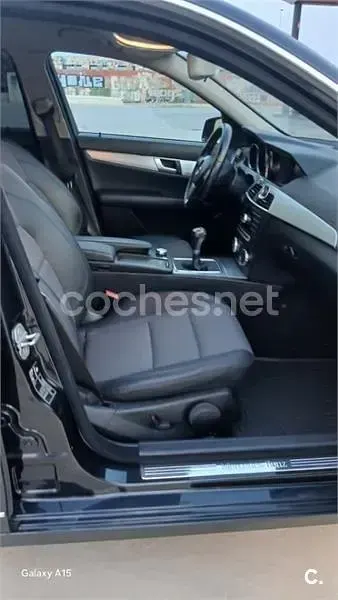 Usado Mercedes C200 Avantgarde 136 CV (100 kW) 2011 Negro Berlina