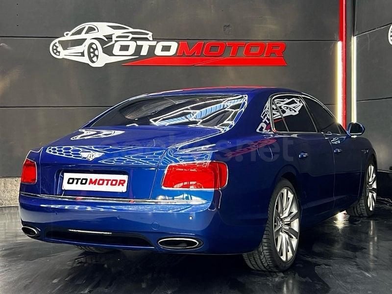 Usado Bentley Flying Spur 625 CV (459 kW) 2014 Azul Berlina