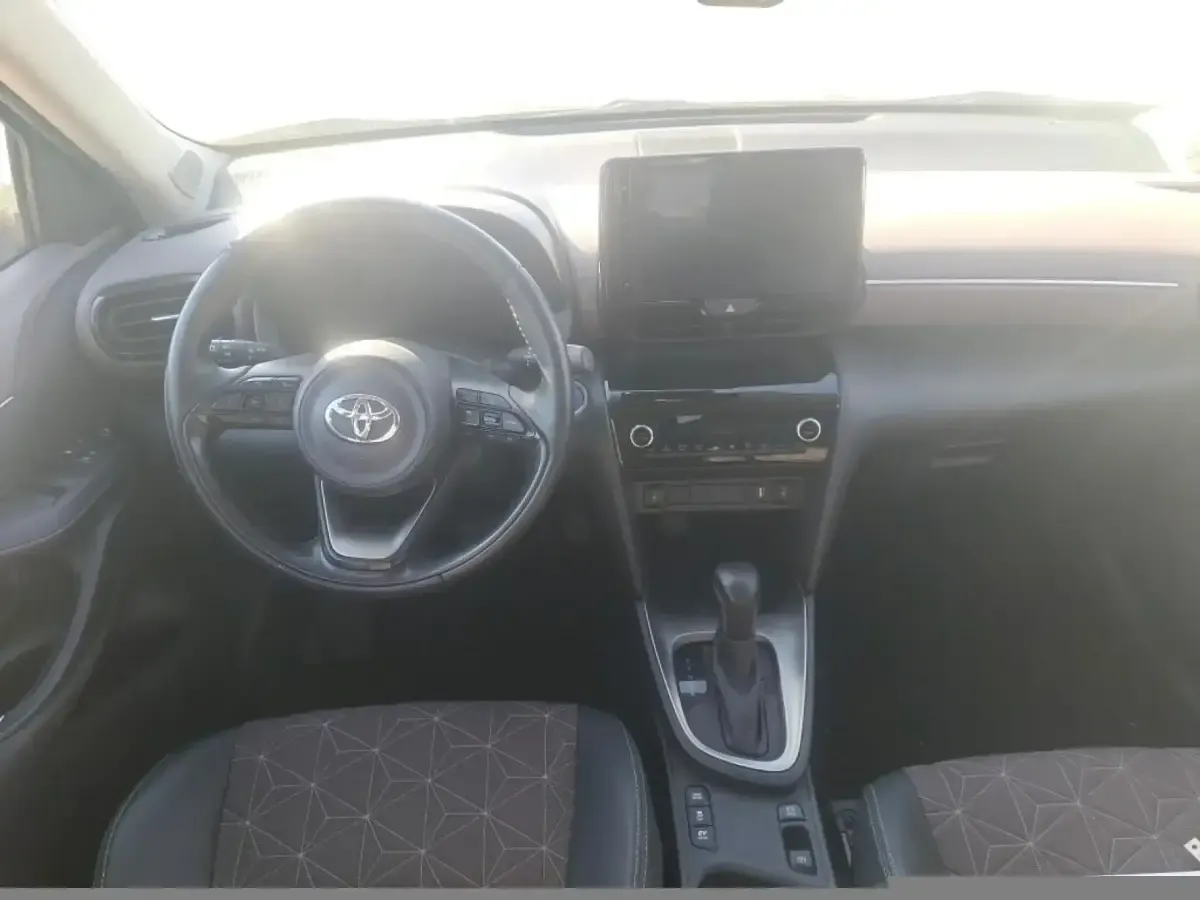Usado Toyota Yaris Hybrid Style 116 CV (85 kW) 2022 Azul
